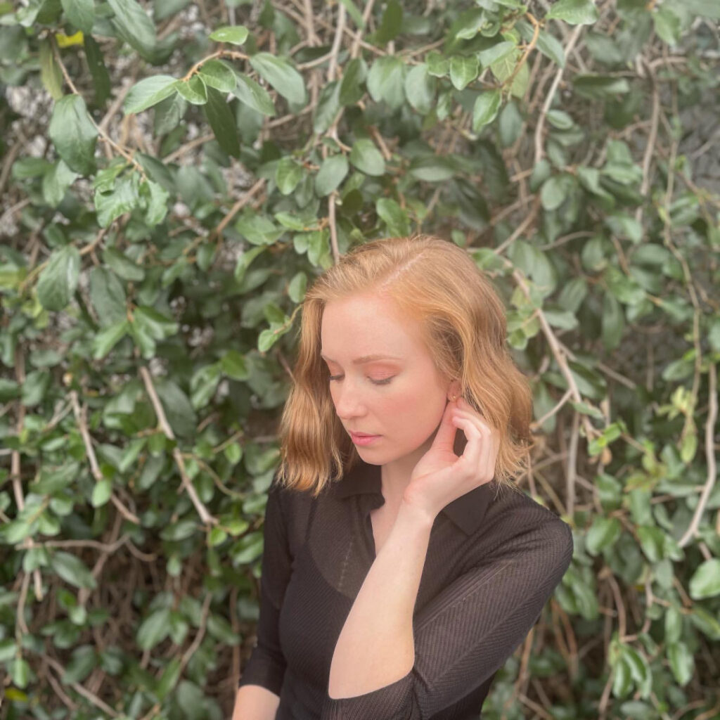 Celeb – Hannah Einbinder – Nude