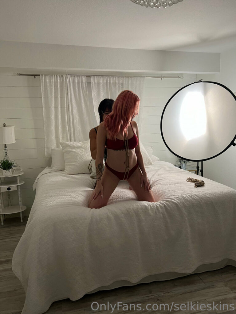 Twitch – Fansly – ItsLeslie – Nude