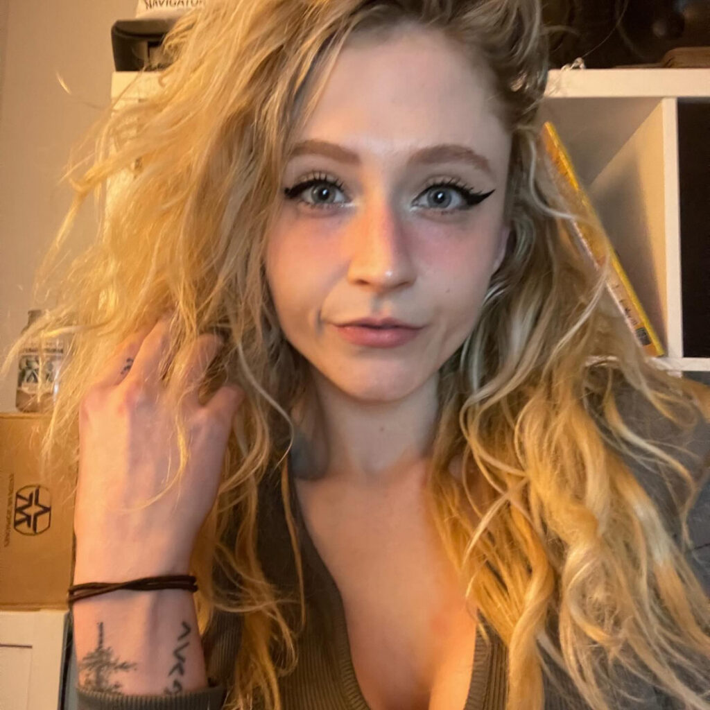 Janet Devlin – Nude Leaks