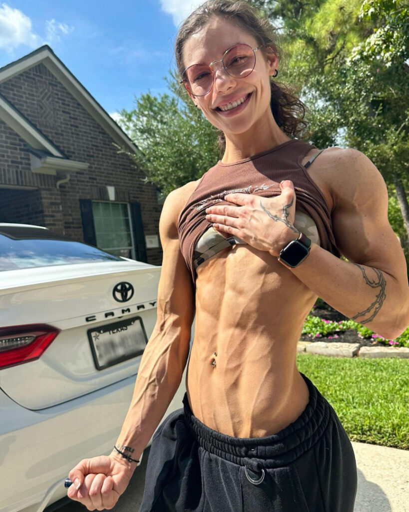 Instagram – Jessica Schechter / jschecfit – Nude