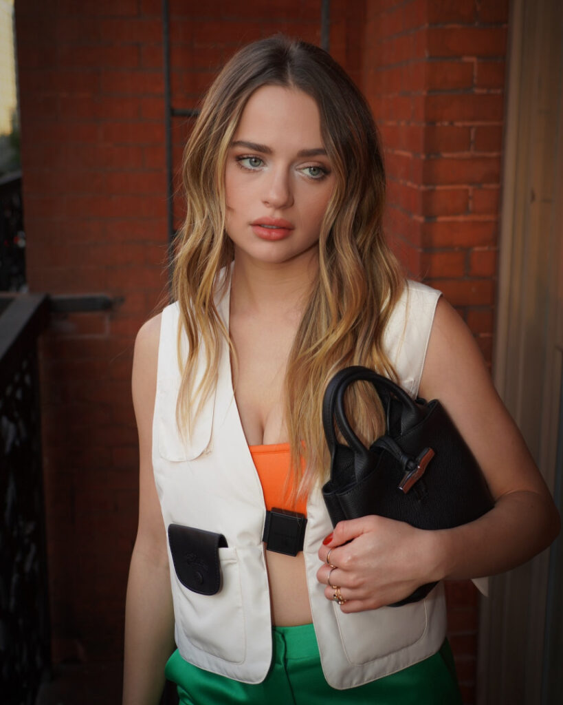 Celeb – Joey King – Nude