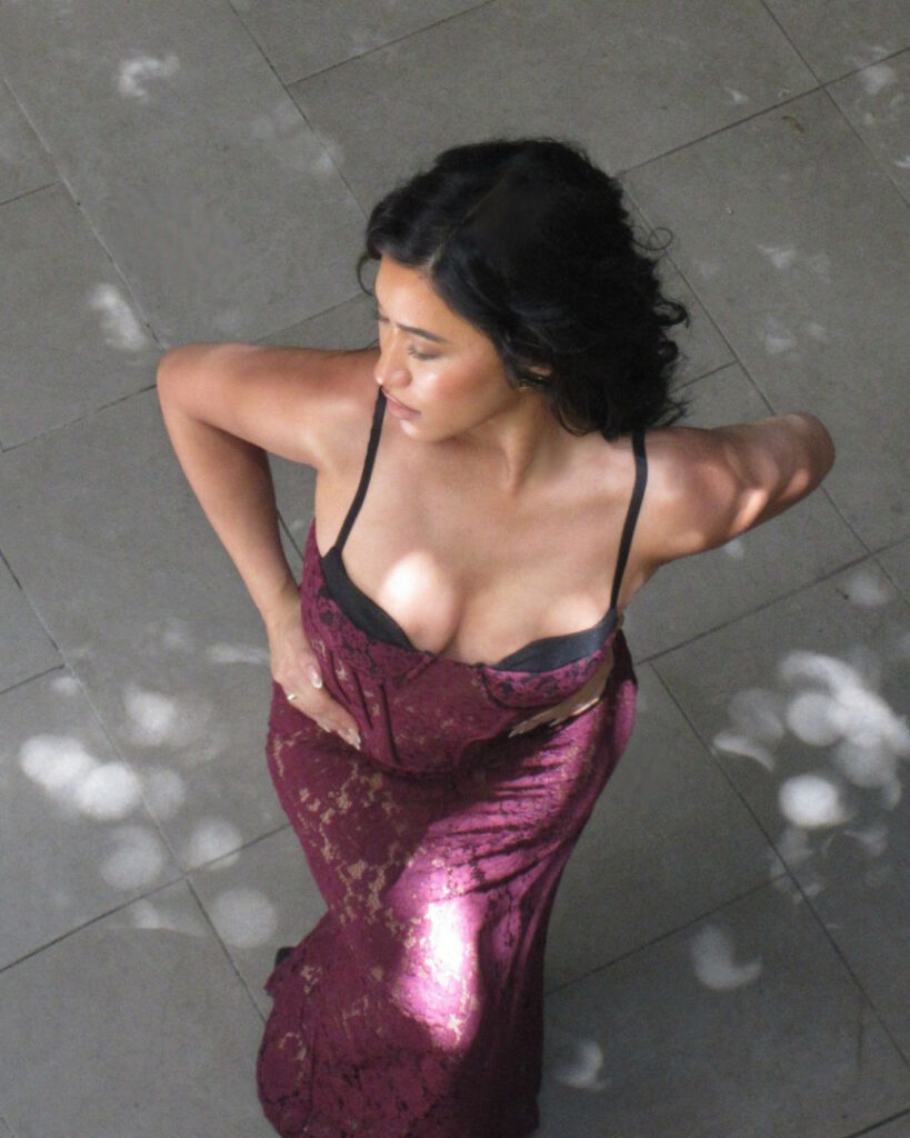 Instagram – Julia Kelly – Nude