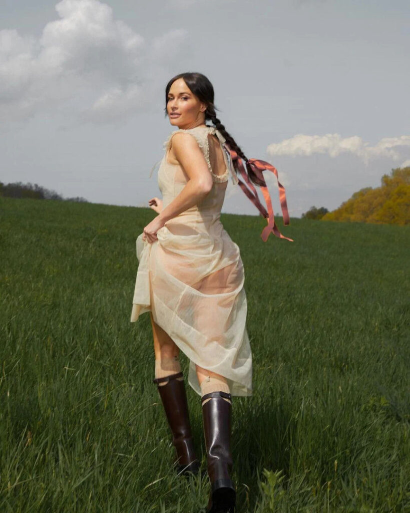 Celeb – Kacey Musgraves – Nude