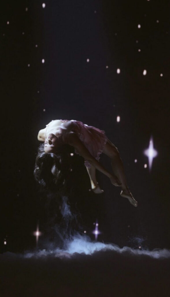 Celeb – Kacey Musgraves – Nude