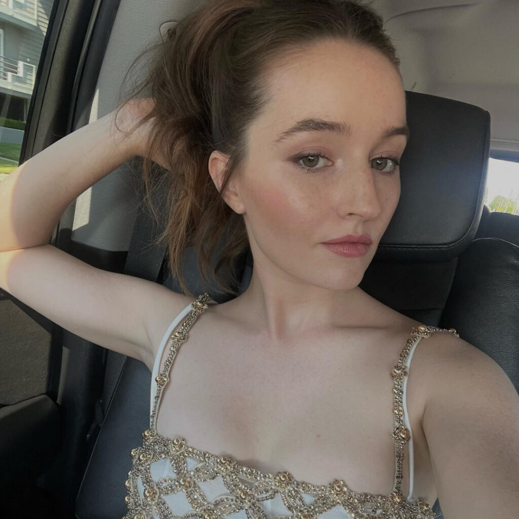 Celeb – Kaitlyn Dever – Nude