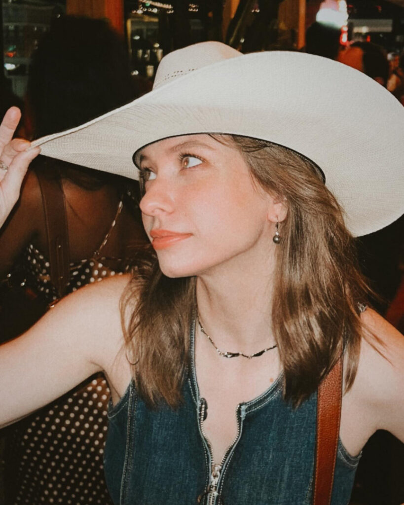 Celeb – Katelyn Nacon – Nude