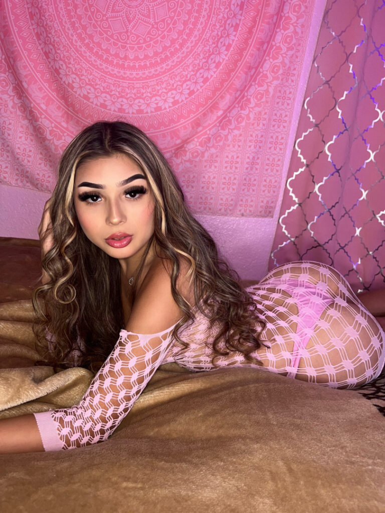 OnlyFans – Instagram – kelseyarevalo/barbiekels/Kelsey Arevalo – Nude Leaks