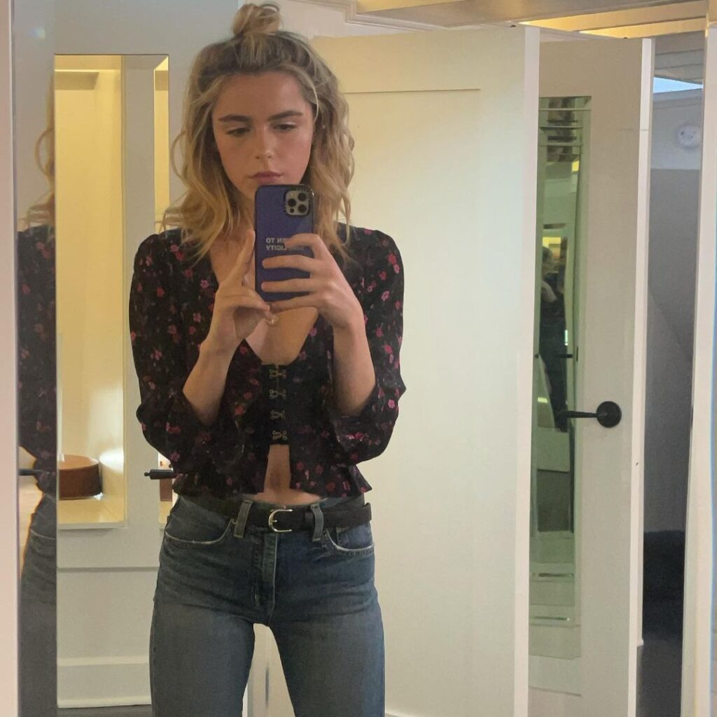 Celeb – Kiernan Shipka – Nude