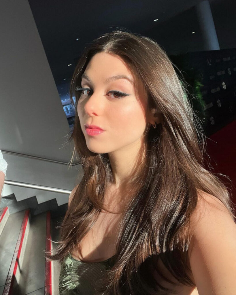 Celeb – Kira Kosarin – Nude