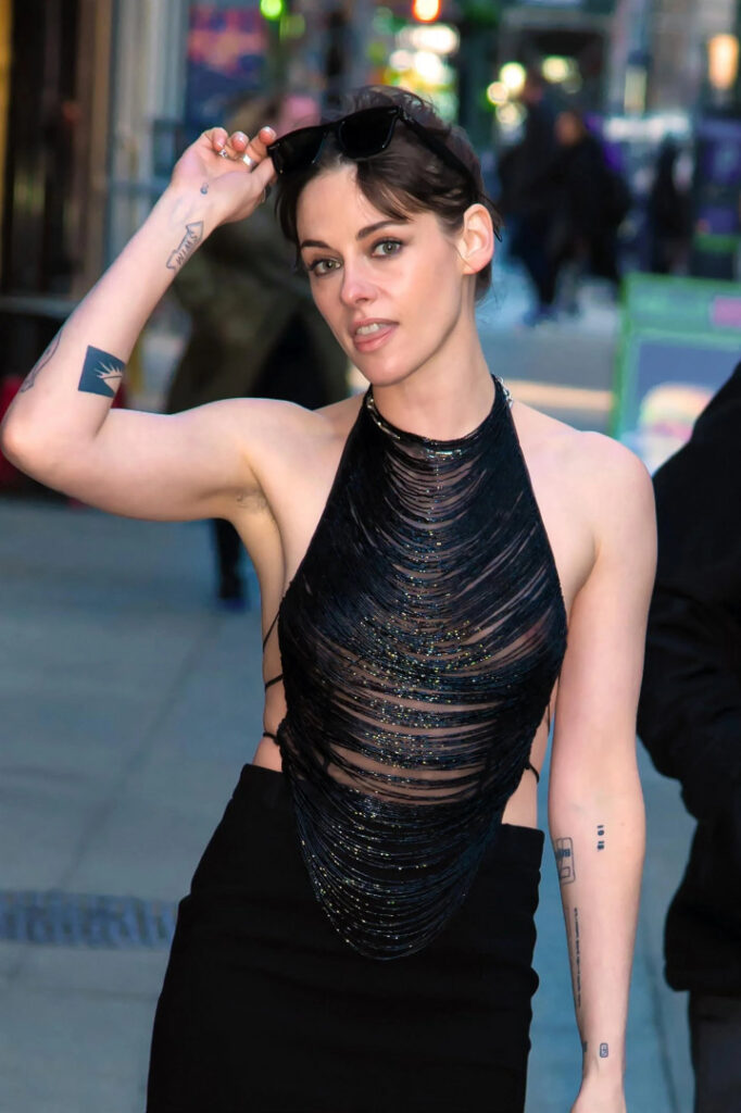 Celeb – Kristen Stewart – Nude