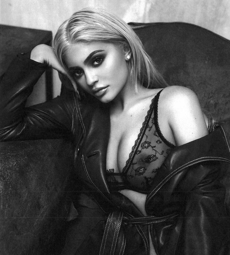 Celeb – Kylie Jenner – Nude