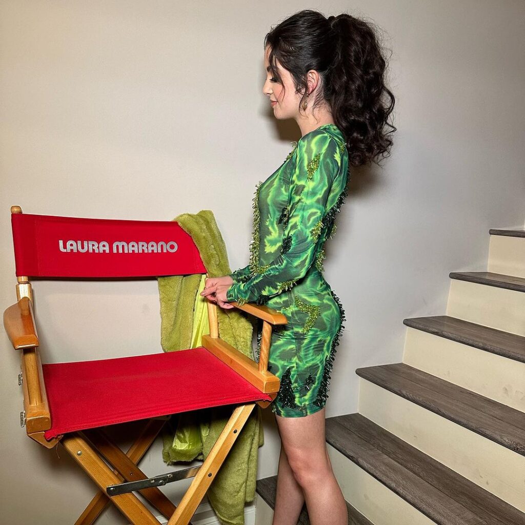 Celeb – Laura Marano – Nude