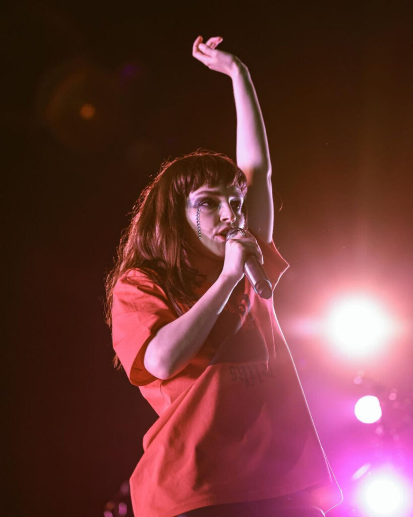 Celeb – Petite – Lauren Mayberry (Singer) – Nude