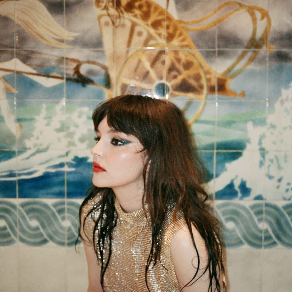 Celeb – Petite – Lauren Mayberry (Singer) – Nude