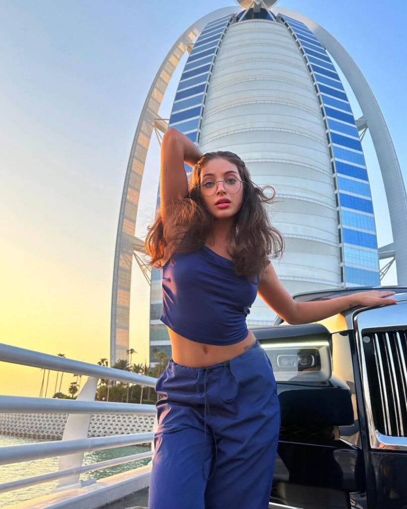 TikTok – Instagram – Leyla Afshonkar – Nude Leaks