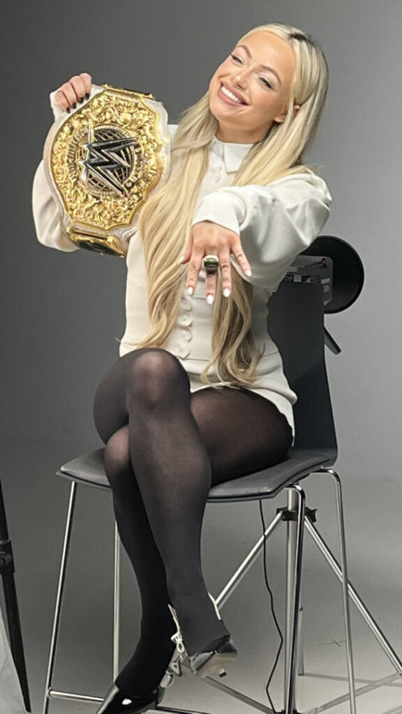 Celeb – Liv Morgan – Nude