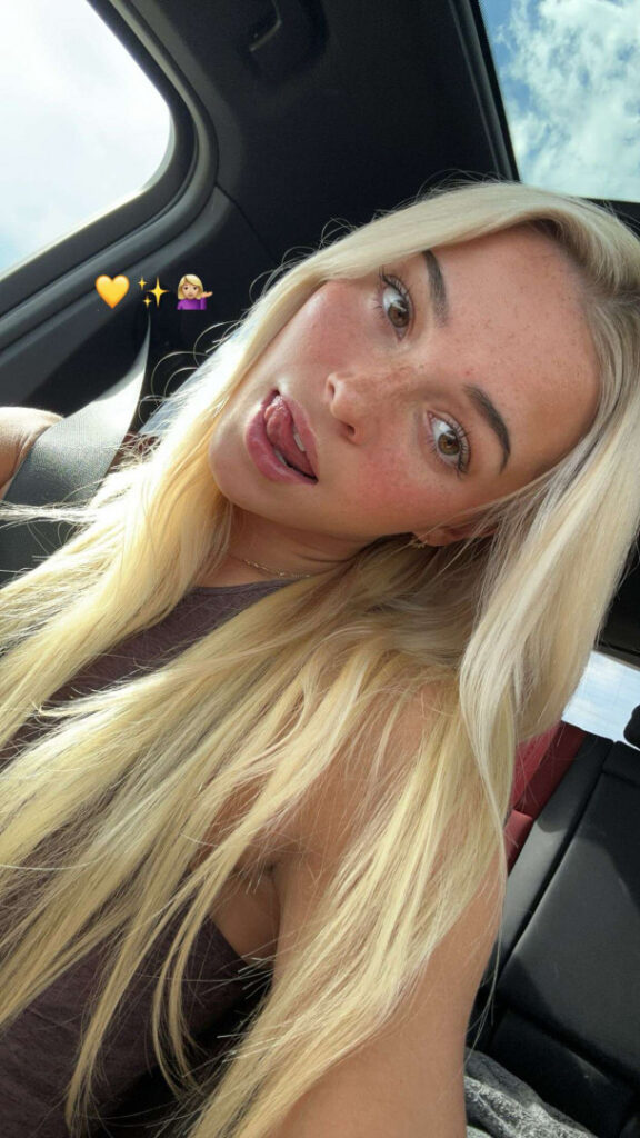 TikTok – Instagram – Teen – Livvy Dunne – Nude