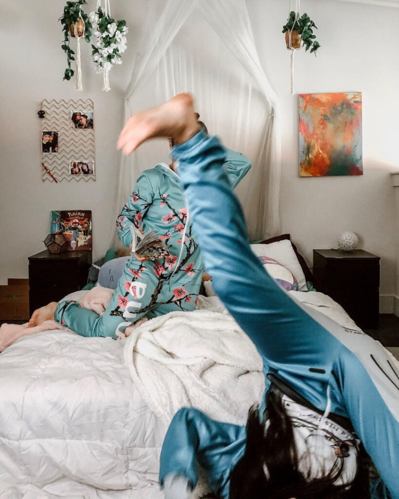 ASMR – Youtube – Luna Bloom (LunaBloomASMR) – Nude