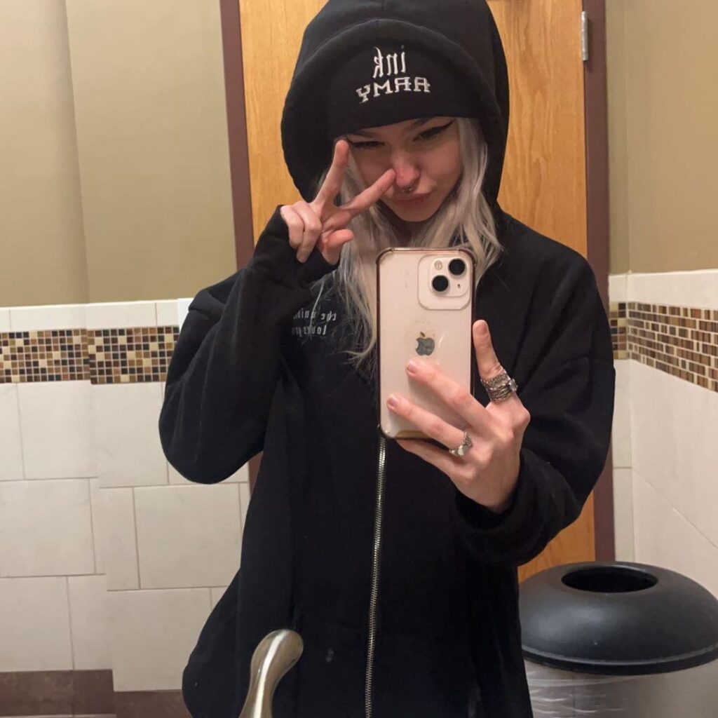 OnlyFans – TikTok – Instagram – luxb3ar / lux – Nude Leaks