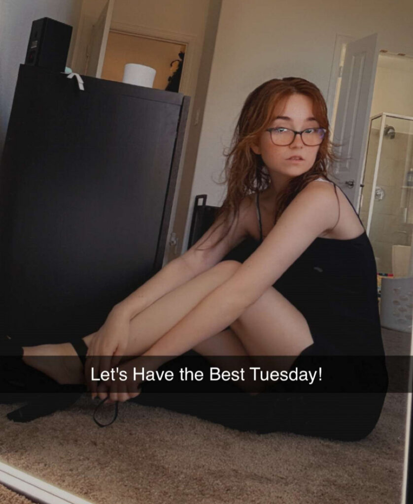 Twitch – TikTok – Teen – Lyssaurora – Nude