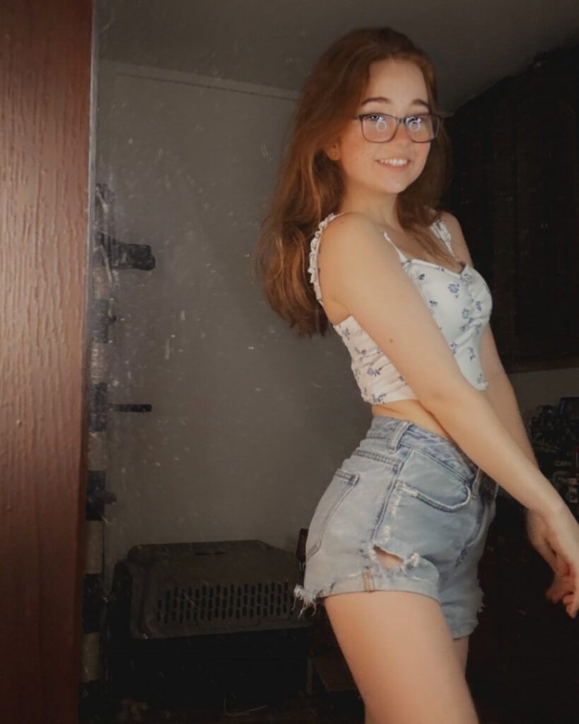 Twitch – TikTok – Teen – Lyssaurora – Nude