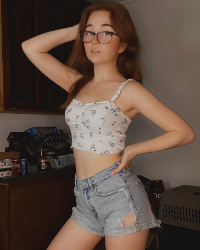 Twitch – TikTok – Teen – Lyssaurora – Nude