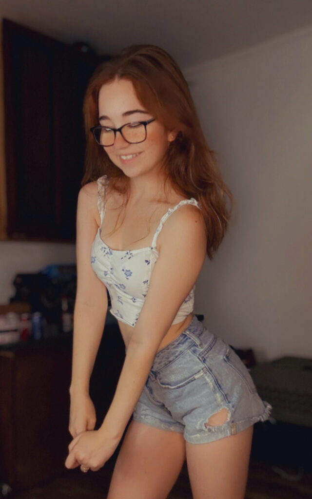 Twitch – TikTok – Teen – Lyssaurora – Nude