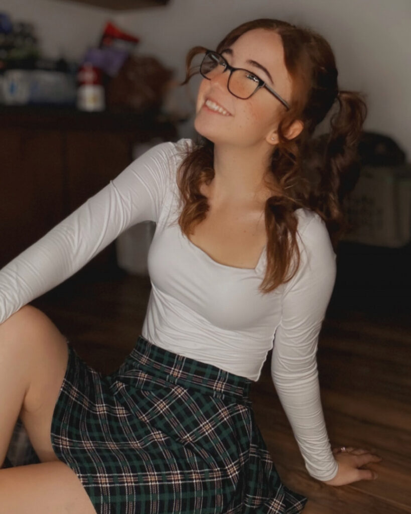 Twitch – TikTok – Teen – Lyssaurora – Nude