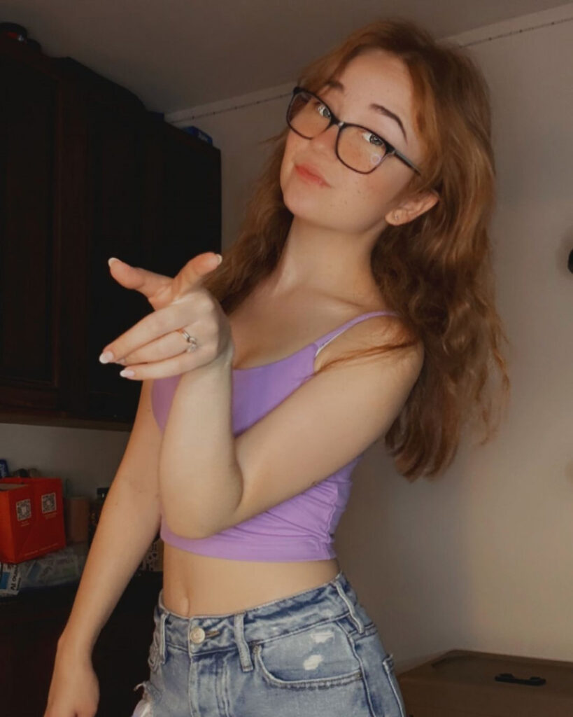 Twitch – TikTok – Teen – Lyssaurora – Nude