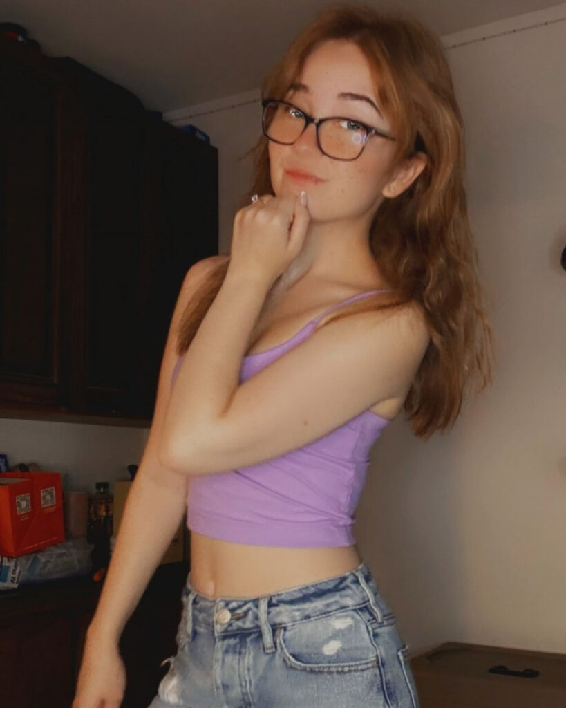 Twitch – TikTok – Teen – Lyssaurora – Nude