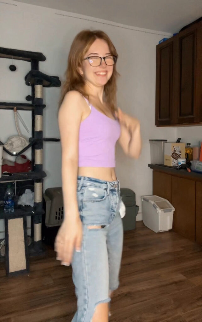 Twitch – TikTok – Teen – Lyssaurora – Nude