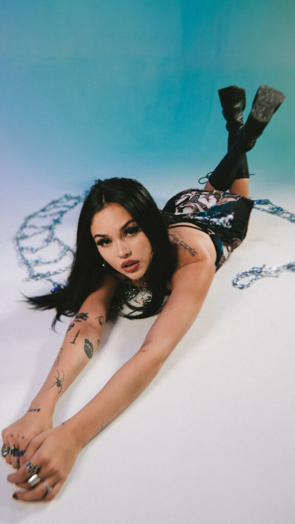 Instagram – Maggie Lindemann – Nude