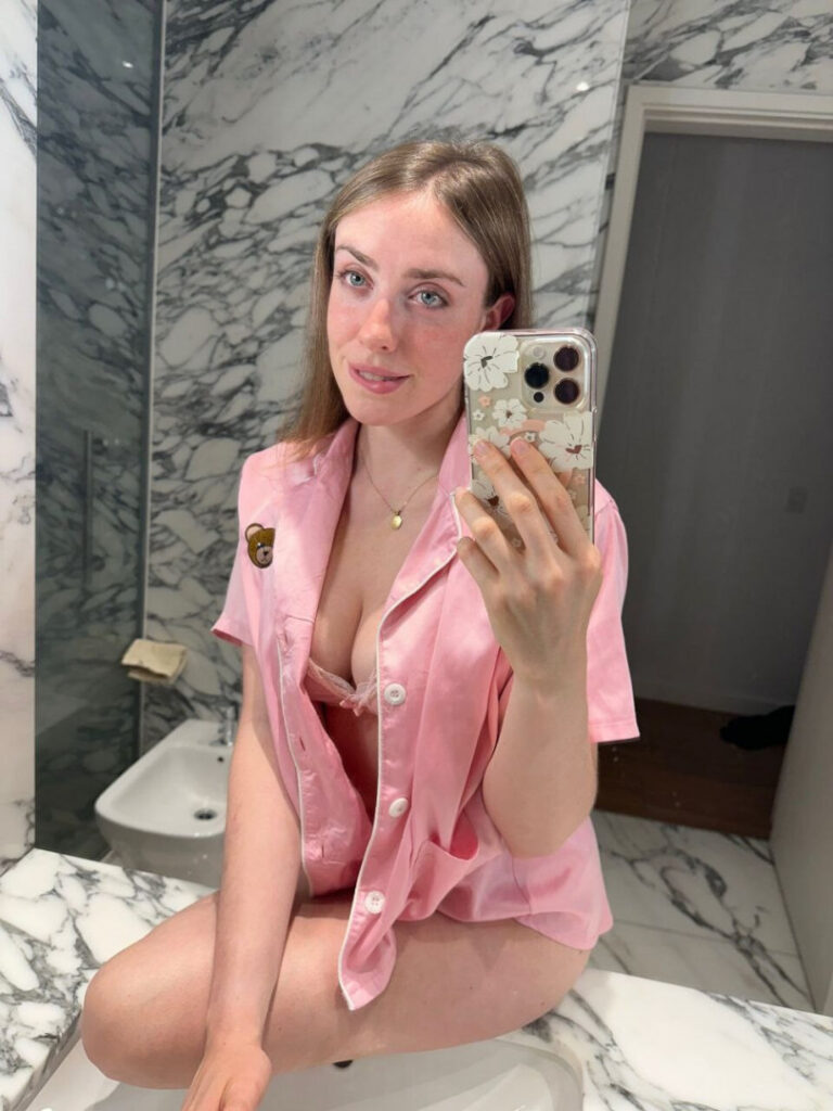 Instagram – Magui ansuz – Nude