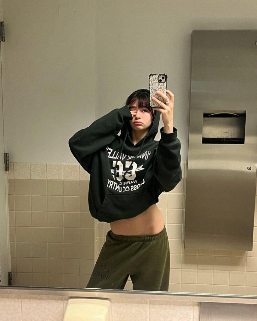 Celeb – Malina Weissman – Nude