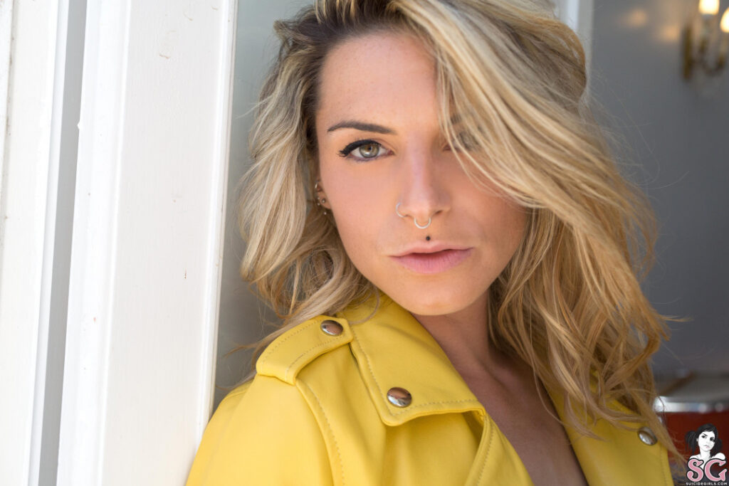 OnlyFans – Suicide Girls – mandeelou – Nude