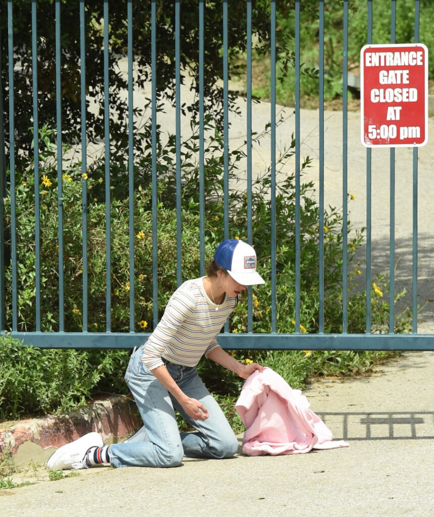 Celeb – Margaret Qualley – Nude