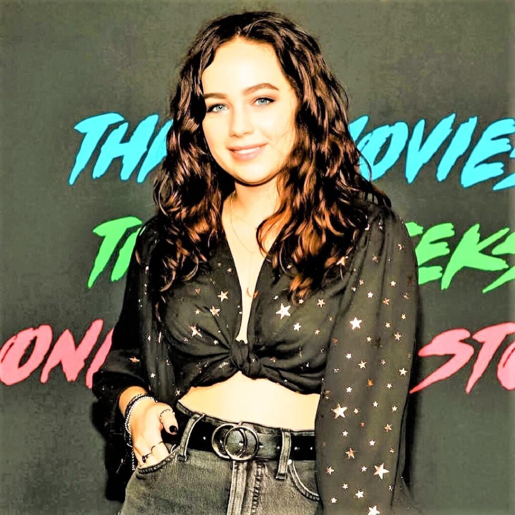 Celeb – Mary Mouser – Nude