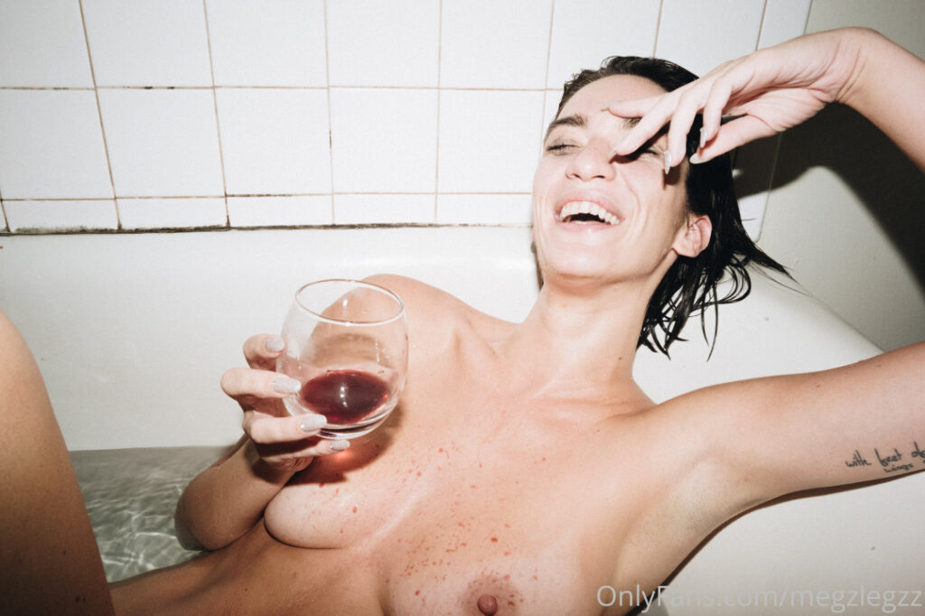 OnlyFans – megzlegzz | Meghan Burton – Nude
