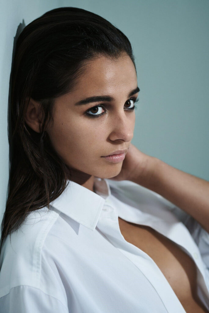 Celeb – Naomi Scott – Nude