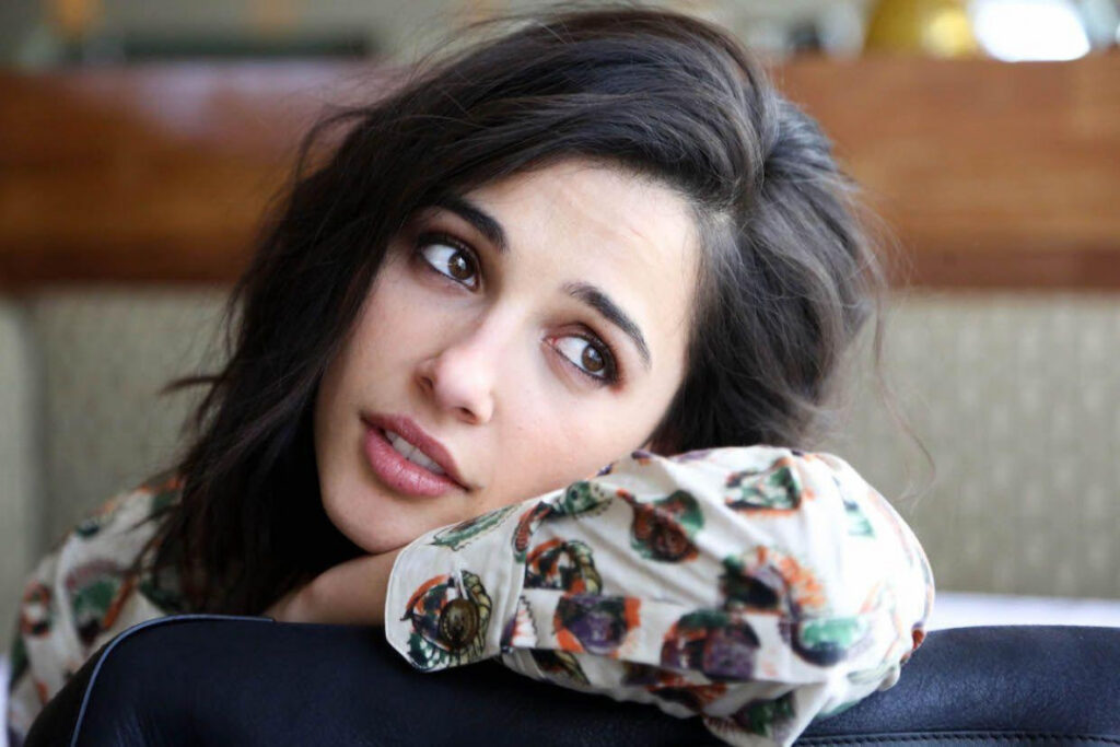 Celeb – Naomi Scott – Nude