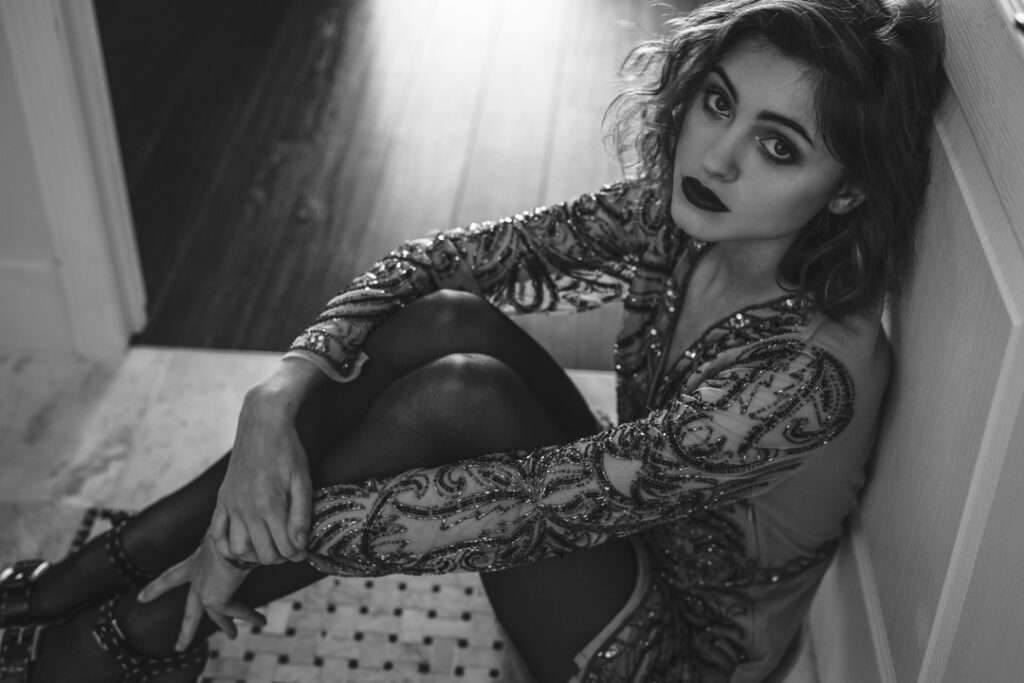 Celeb – Natalia Dyer – Nude