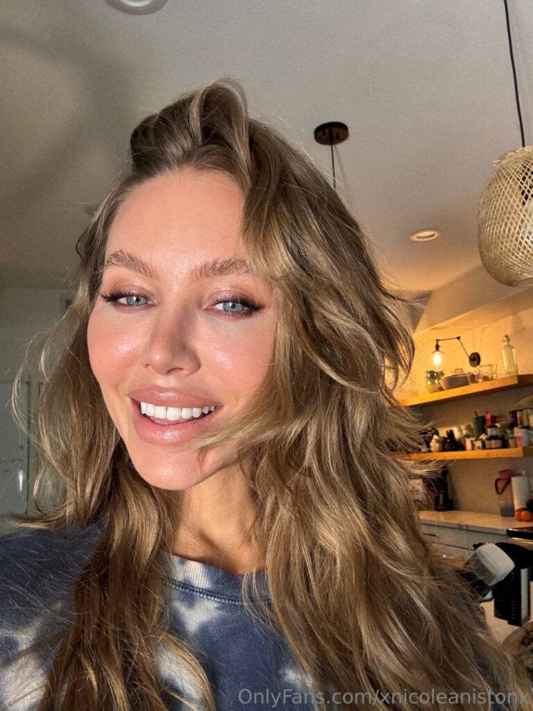 XXX – Nicole Aniston – Nude