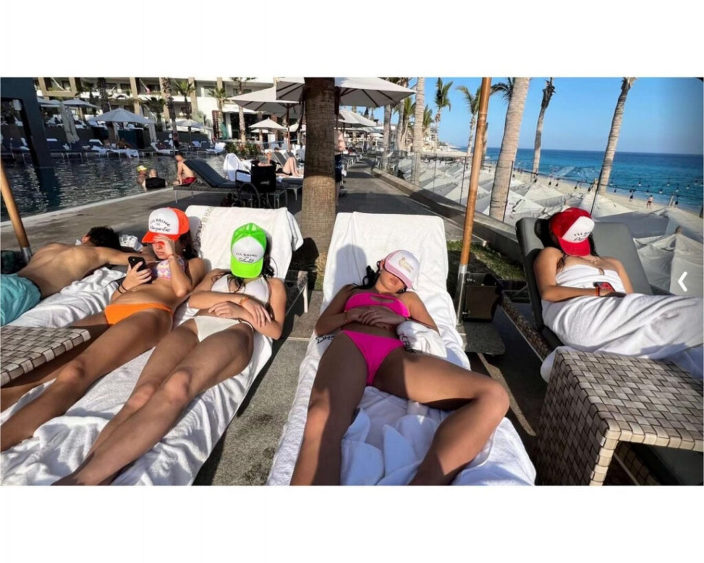 Nicole Laeno – Nude