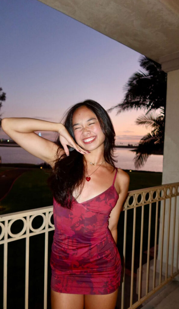 Nicole Laeno – Nude