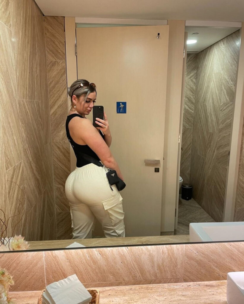 Instagram – Nikita Simpson – Nude