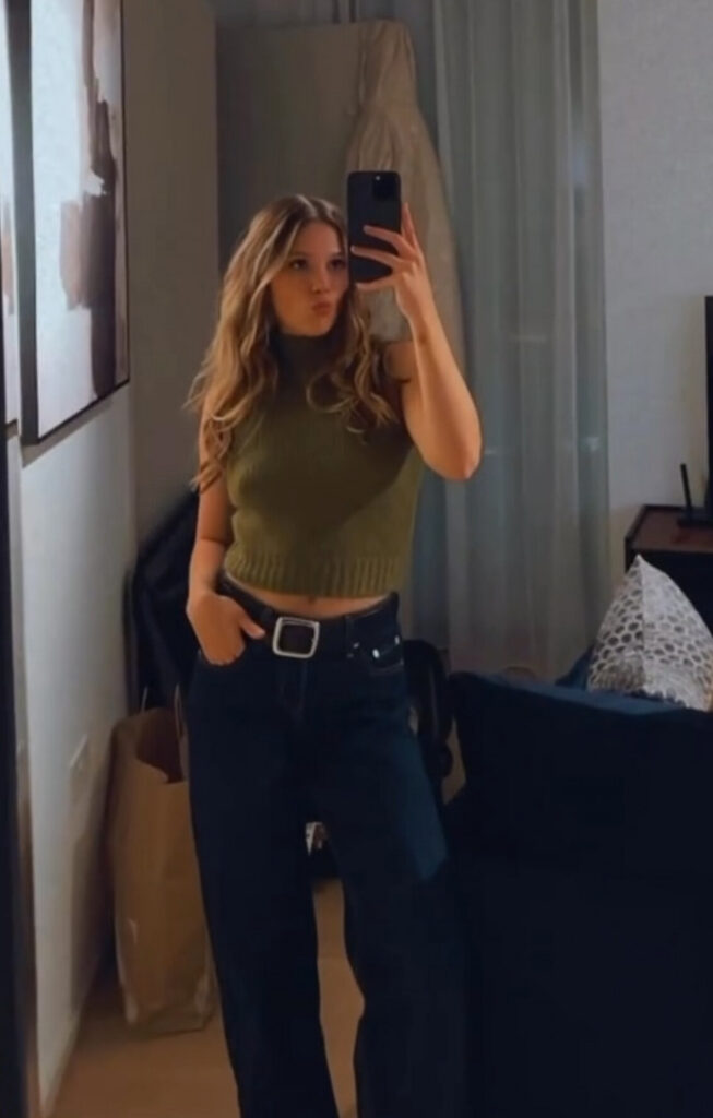 Celeb – Olivia Holt – Nude