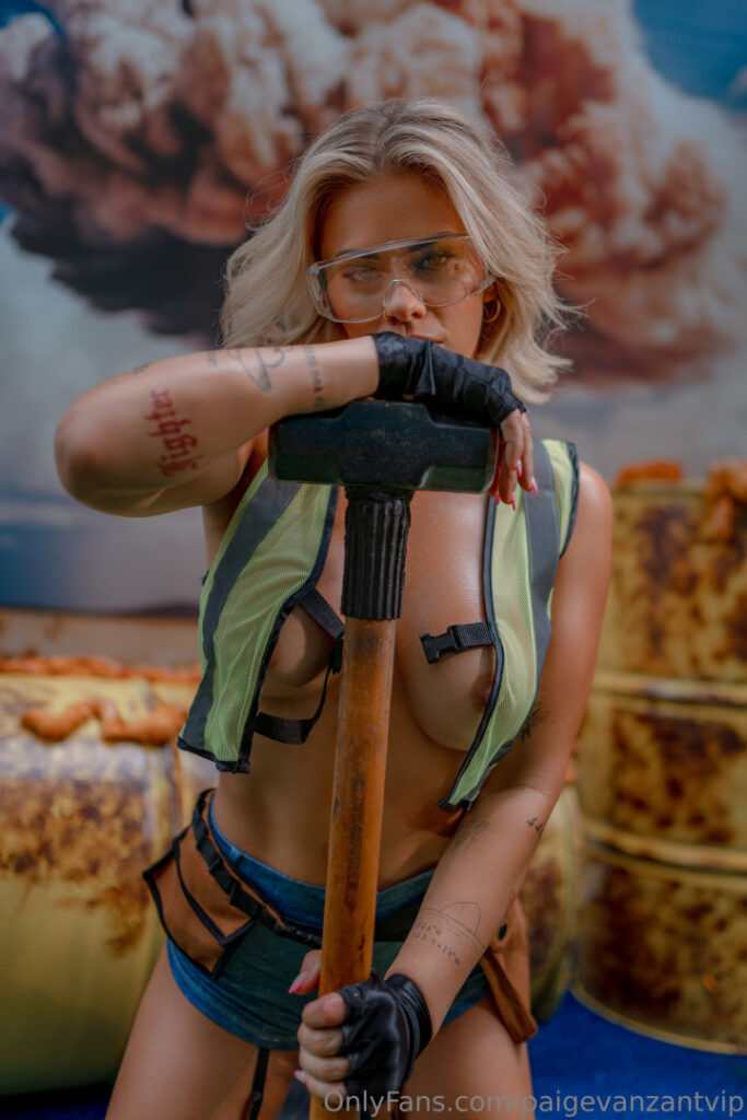 Celeb – Paige Vanzant – Nude