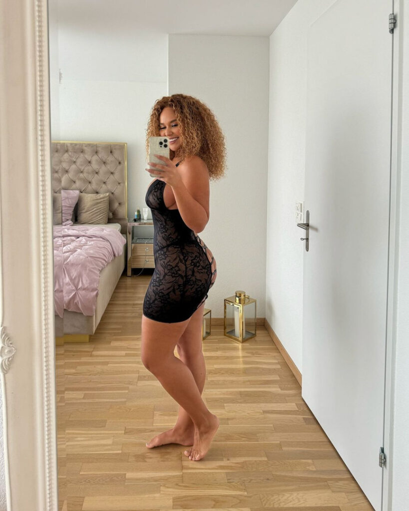 Instagram – T H I C C – Latina – Pamela Alexandra – Nude