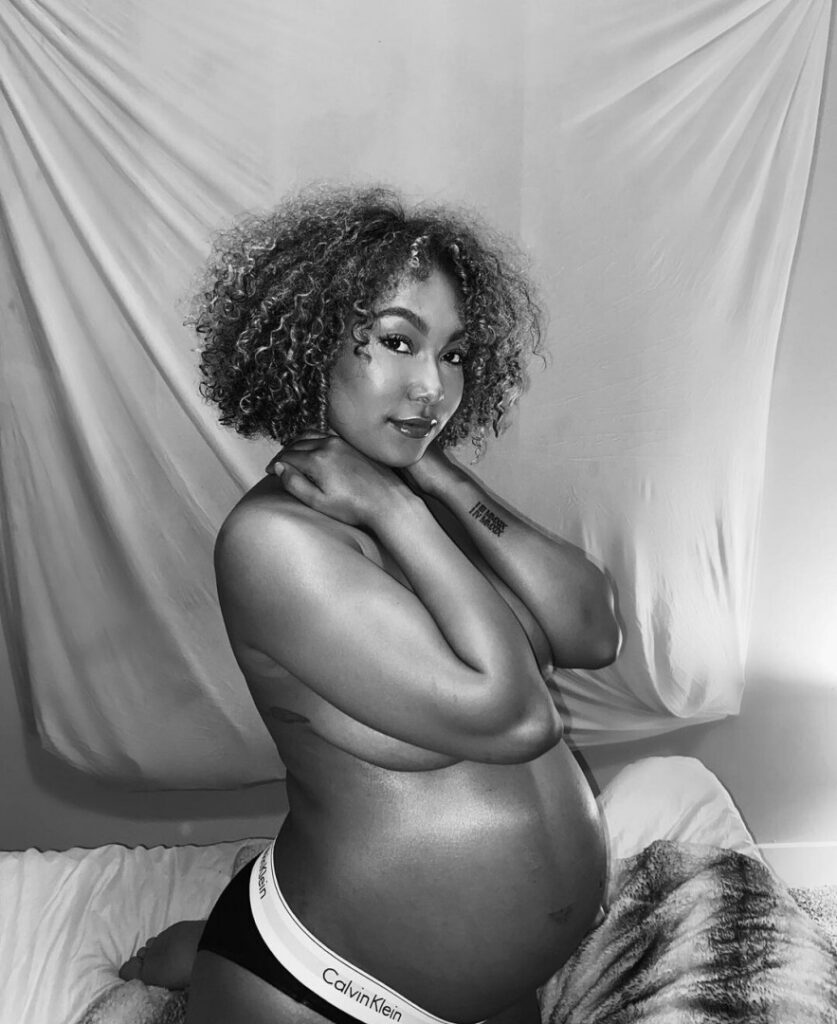 Celeb – T H I C C – Ebony – Parker McKenna Posey – Nude