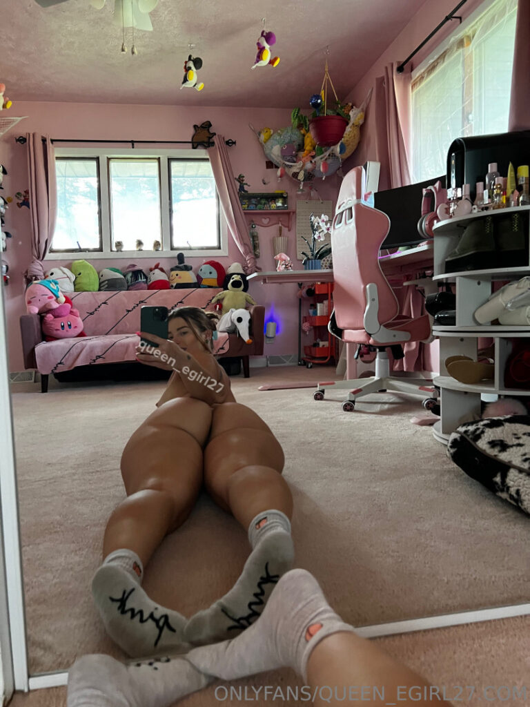 OnlyFans – T H I C C – Queen_D / queen_egirl27 – Nude